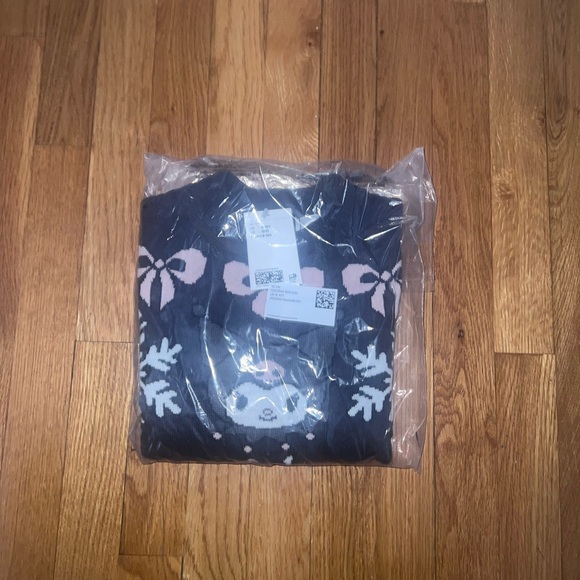 H&M Black Crew Neck Sweater with Gothic Pattern - Picture 4 of 4